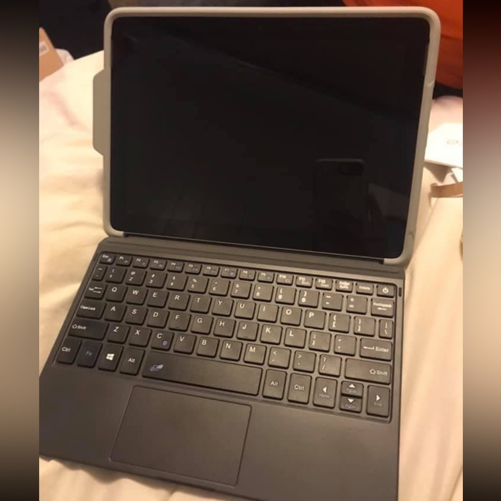 Microsoft Surface Go - Picture 3 of 3